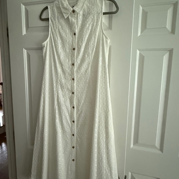 Anne Klein Dresses & Skirts - Anne Klein white eyelet dress size 10.
